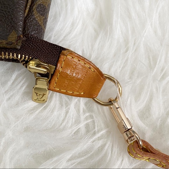 Authentic Louis Vuitton pochette accessoires - Picture 3 of 8